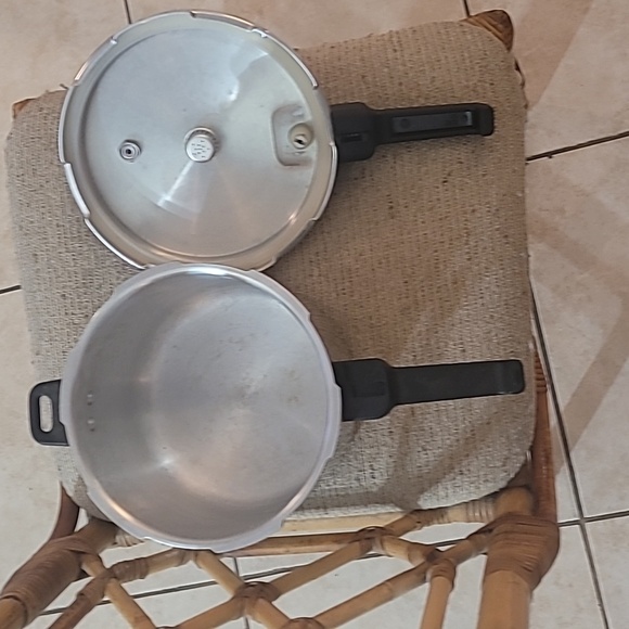 IMUSA Stovetop Aluminum Pressure Cooker - Picture 8 of 12